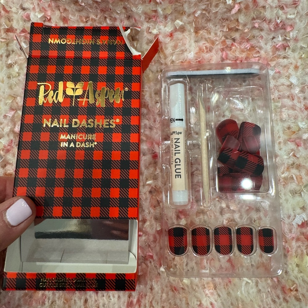 Red Aspen Nail Dashes – “Nana’s Nightgown” | Short Square Press-On Nails - Picture 3 of 8